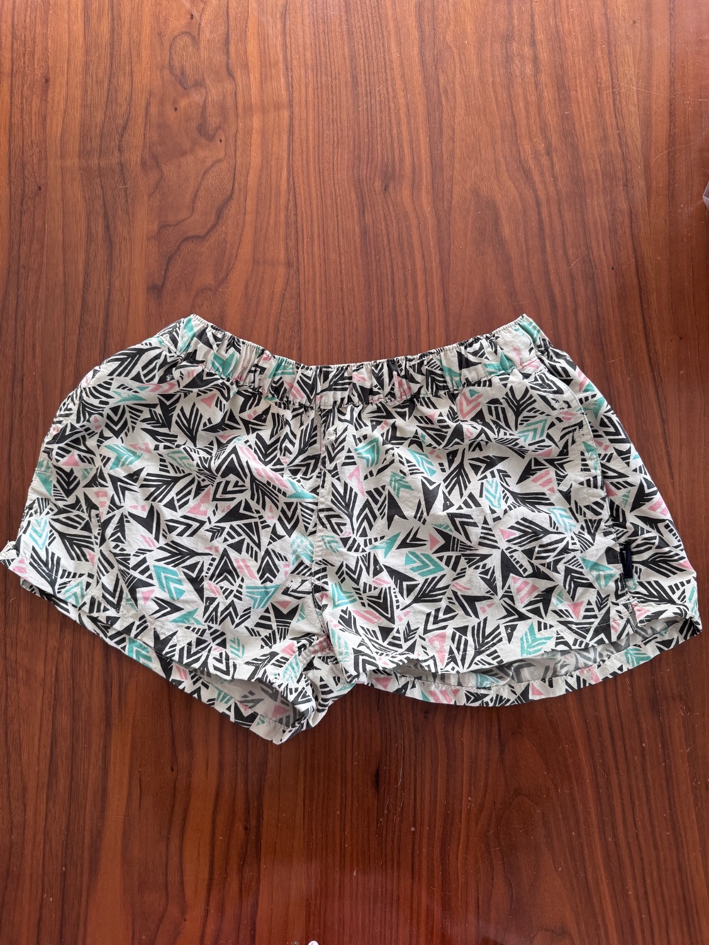 NWOT Patagonia Barely Baggies in Quiver and Quill Bleached Stone size M